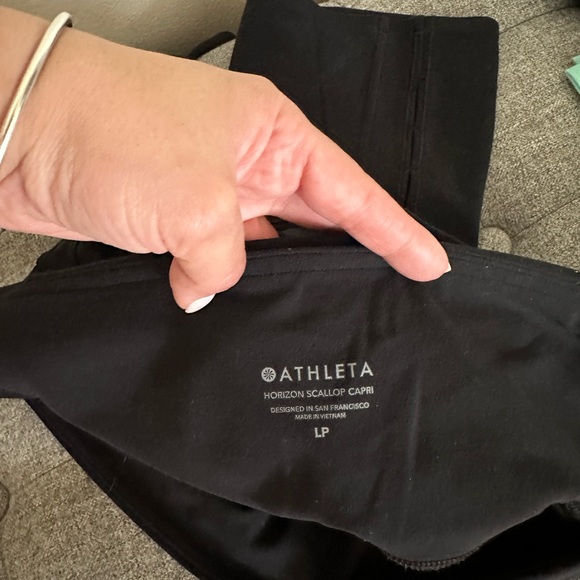 Athleta Horizon Scallop Black Yoga Fitness Capri Pant! - Picture 10 of 10